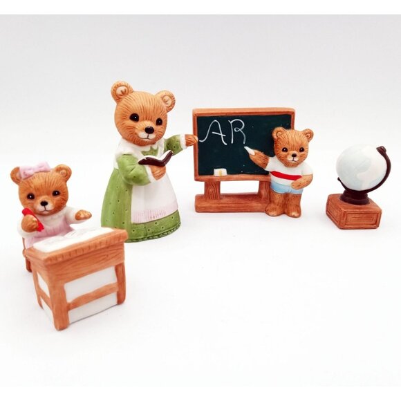 Homco Classroom Bear Figure Set Teacher Students Chalkboard Globe Desk Vintage - Picture 3 of 16